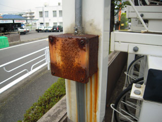 外構自転車置場 支柱の発錆