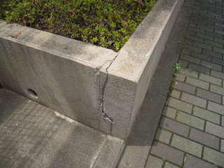 外構植栽立上がり ひび割れ
