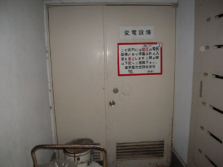 屋内共用施設 変電設備室扉 錆
