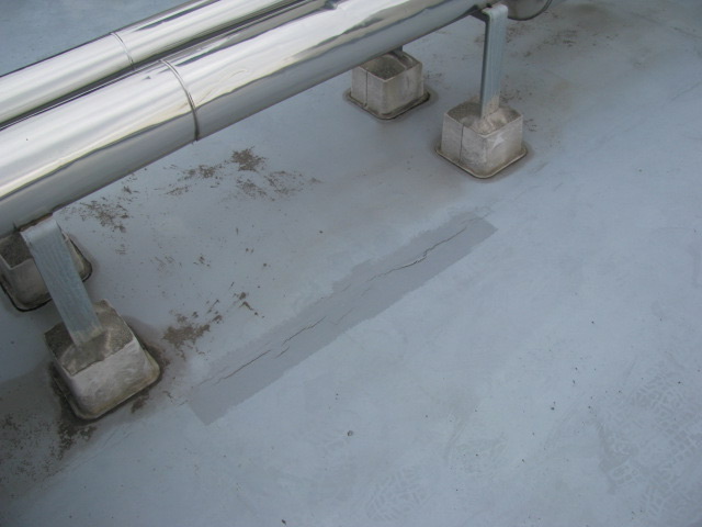屋上平場ウレタン塗膜防水 破断